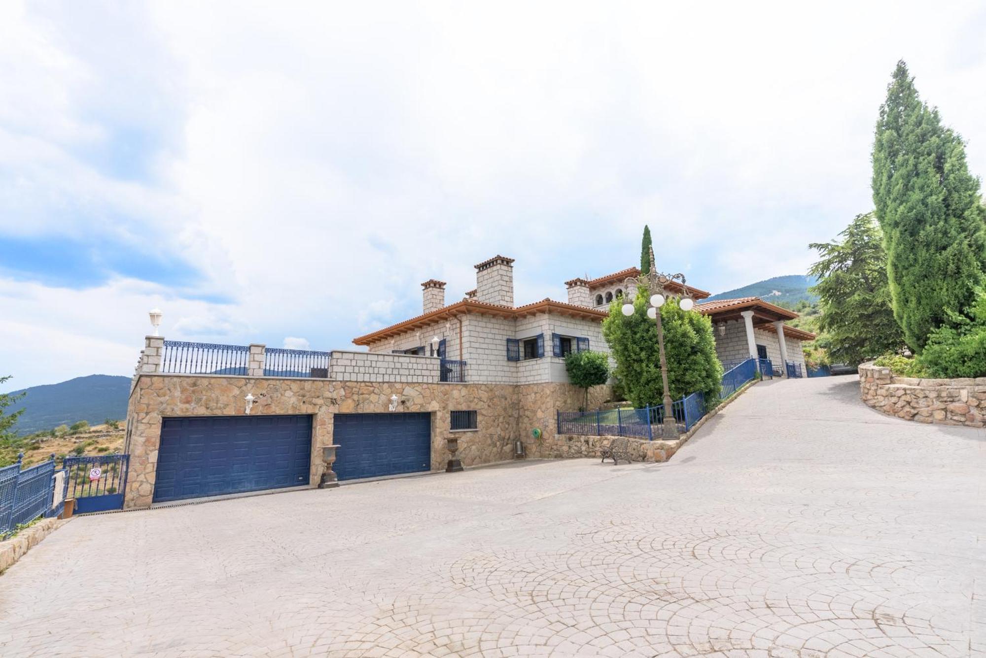 Mansion Con Jacuzzi A 40 Grados, Gran Piscina Y Padel Villa El Tiemblo Exterior photo