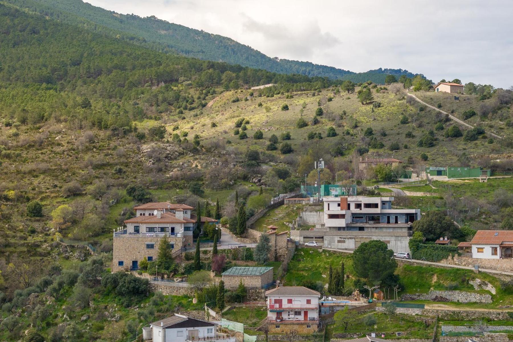 Mansion Con Jacuzzi A 40 Grados, Gran Piscina Y Padel Villa El Tiemblo Exterior photo