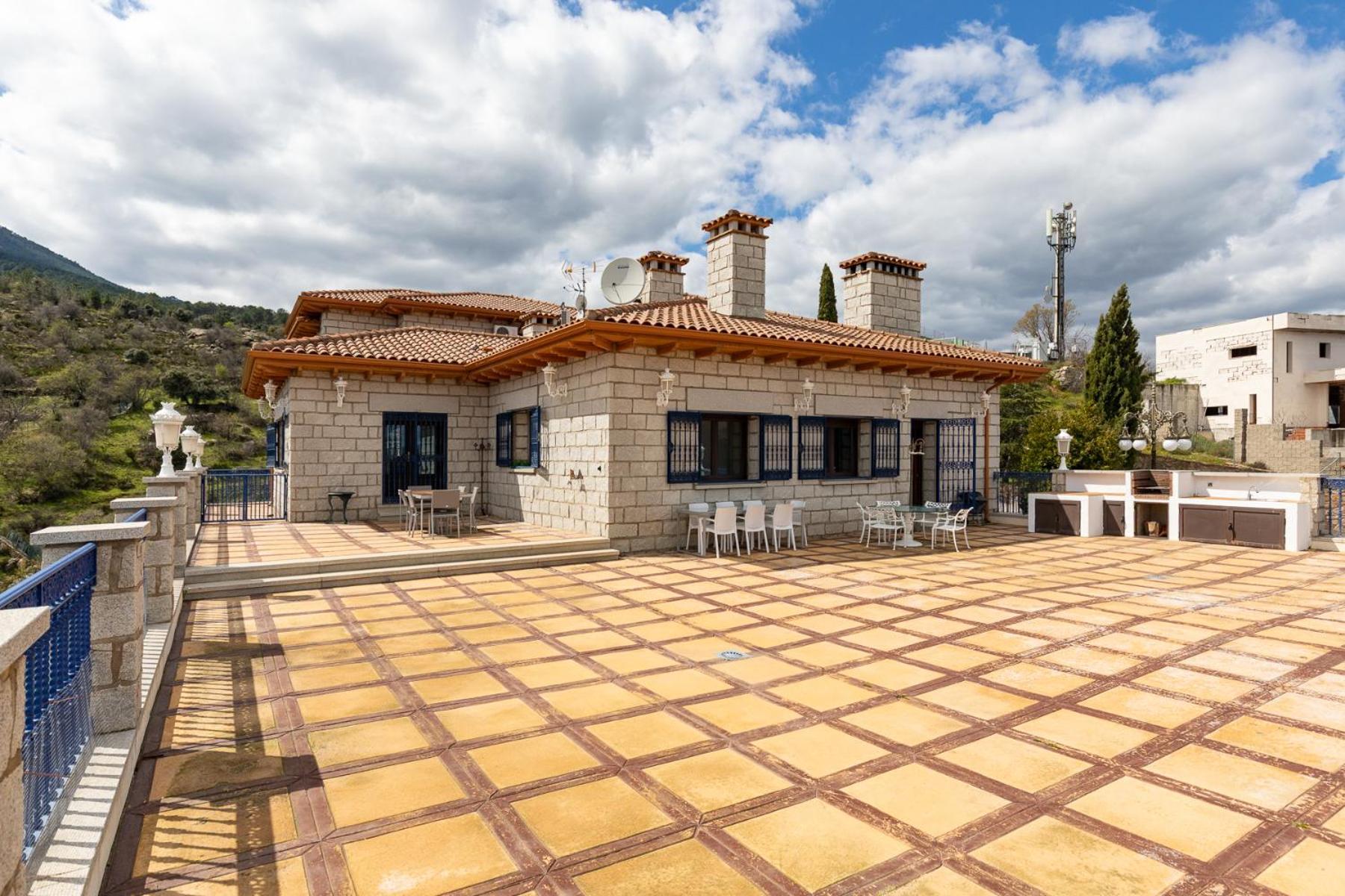 Mansion Con Jacuzzi A 40 Grados, Gran Piscina Y Padel Villa El Tiemblo Exterior photo